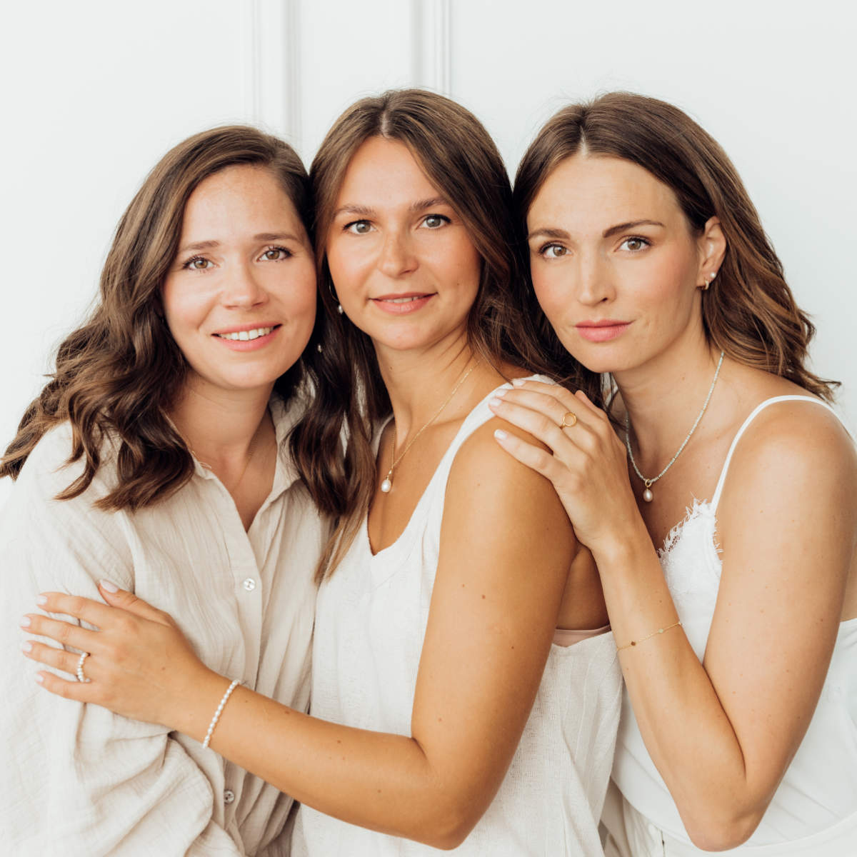 Pearl Embrace Necklace