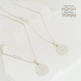 Love Necklace mit Prägung - Römer 8,38-39 – ein elegantes Design und eine Botschaft voller Herz von So Loved Manufacture.