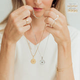 Love Necklace mit Prägung - Römer 8,38-39 – ein elegantes Design und eine Botschaft voller Herz von So Loved Manufacture.