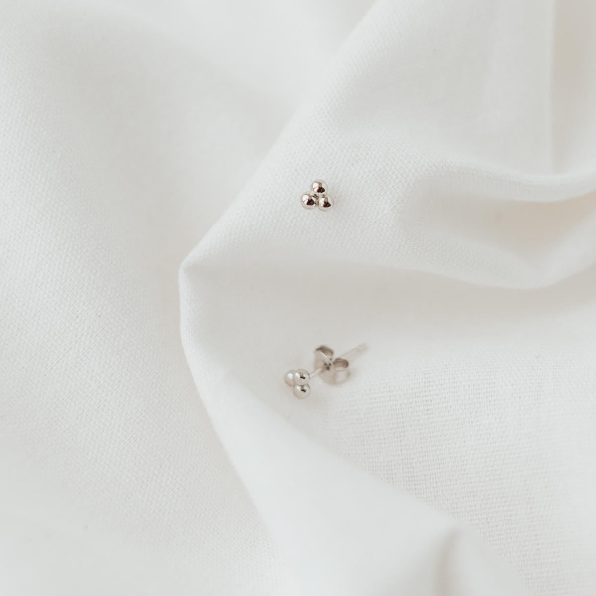 Tiny Dots | Ohrringe für €24.99 von So Loved Manufacture