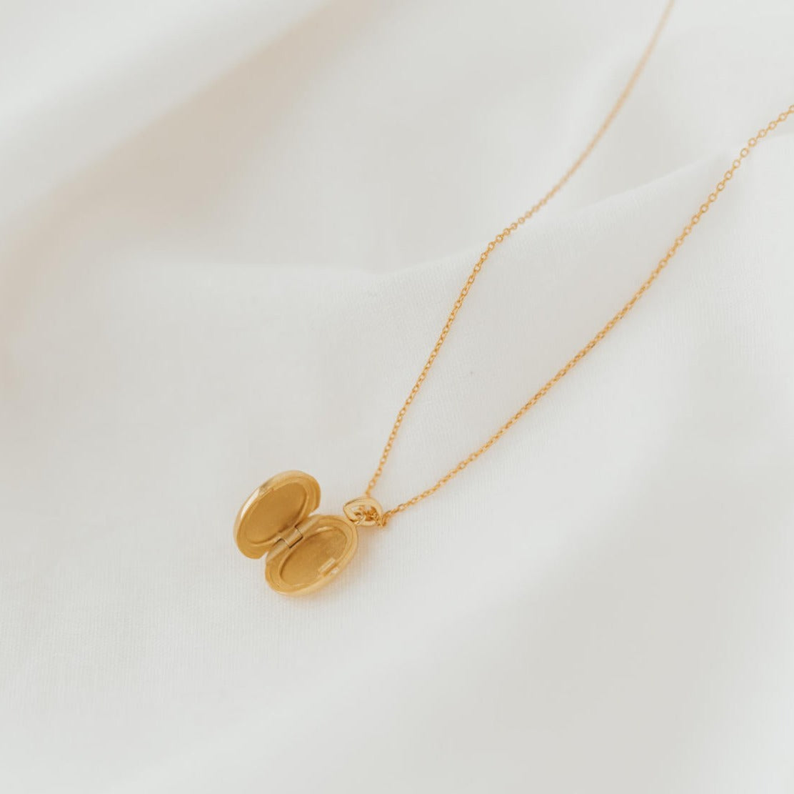 Classic Medaillon | Kette für €59.99 von So Loved Manufacture