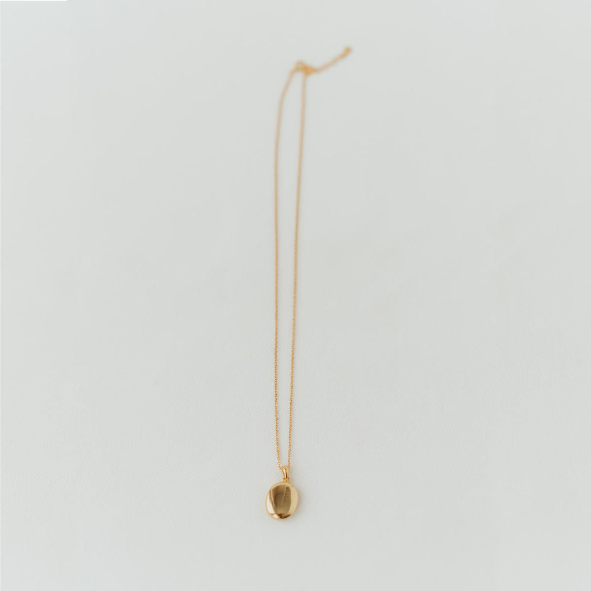 Classic Medaillon | Kette für €59.99 von So Loved Manufacture