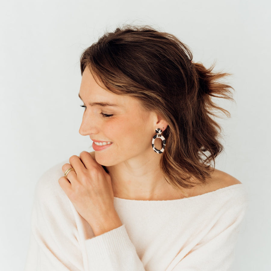 Leo Circle (with cutout) | Ohrringe für €17.99 von So Loved Manufacture