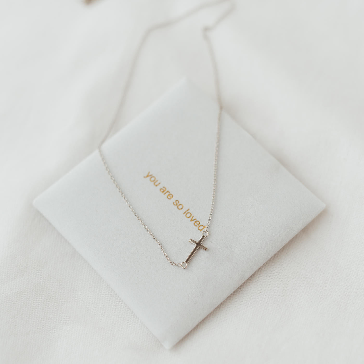 Side Cross Necklace (Gold Vermeil) | Kette für €49.99 von So Loved Manufacture