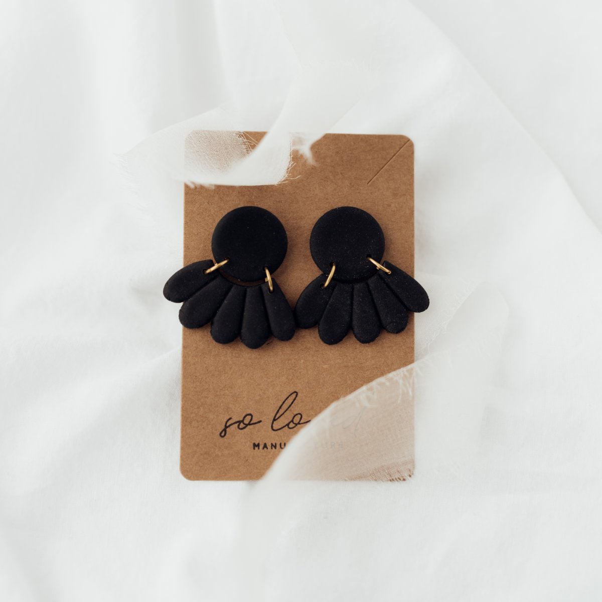 Black Flower | Ohrringe für €19.99 von So Loved Manufacture