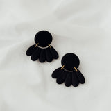 Black Flower | Ohrringe für €19.99 von So Loved Manufacture