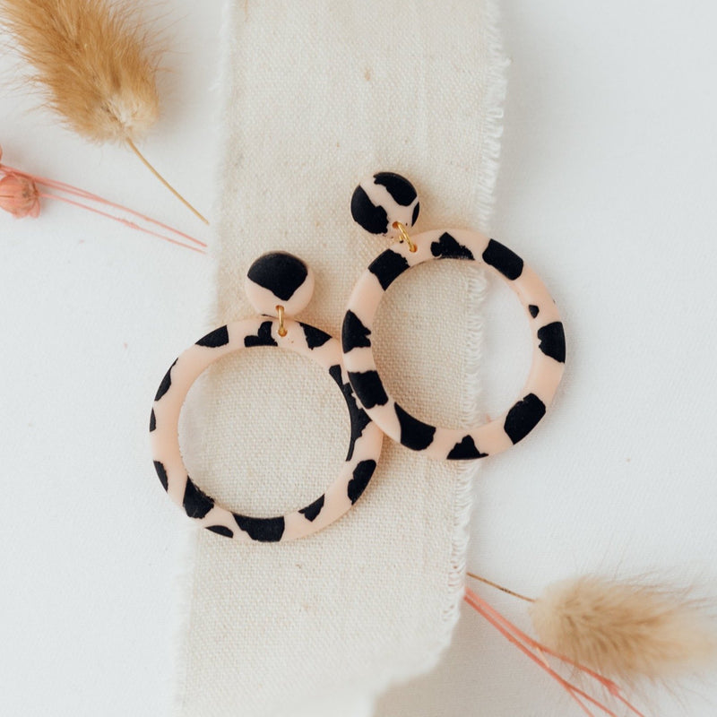 Leo Circle (with cutout) | Ohrringe für €17.99 von So Loved Manufacture