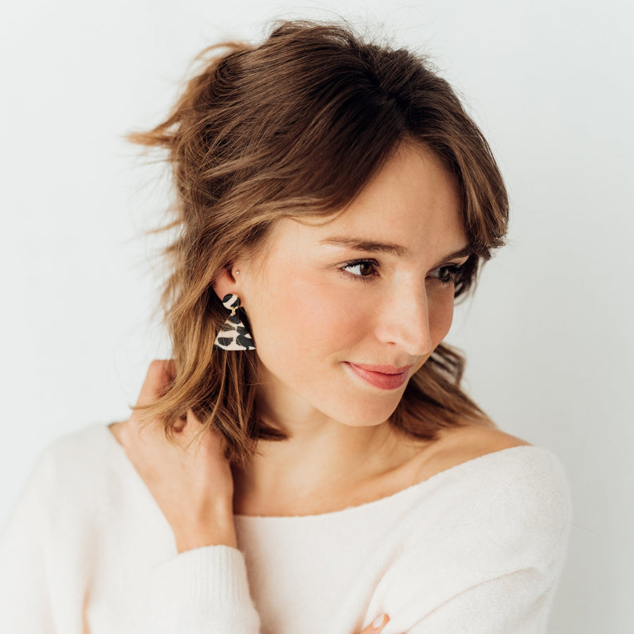 Leo Triangle | Ohrringe für €17.99 von So Loved Manufacture