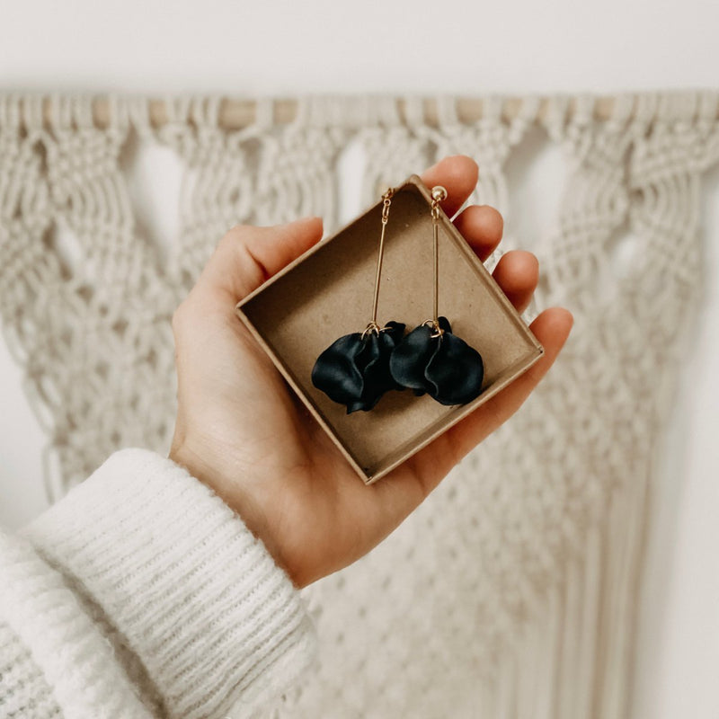 Love First | Ohrringe für €49.99 von So Loved Manufacture