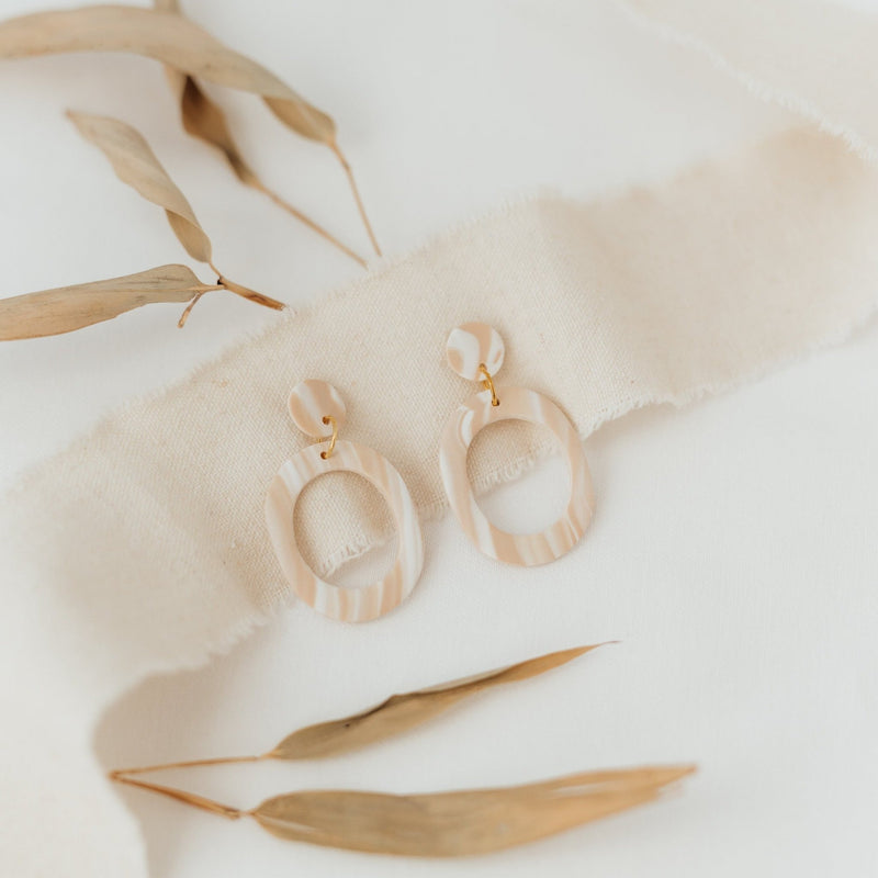 Oval (with cutout) | Ohrringe für €17.99 von So Loved Manufacture
