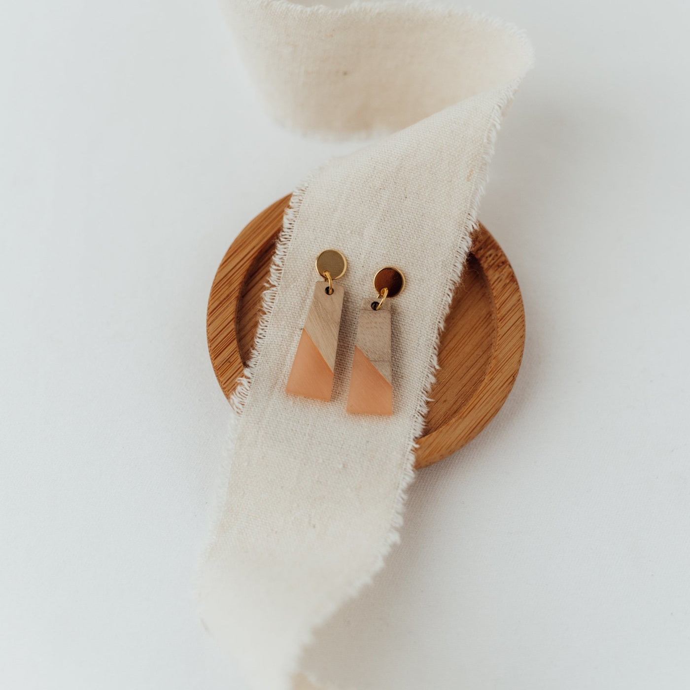 Wooden Trapez | Ohrringe für €19.99 von So Loved Manufacture